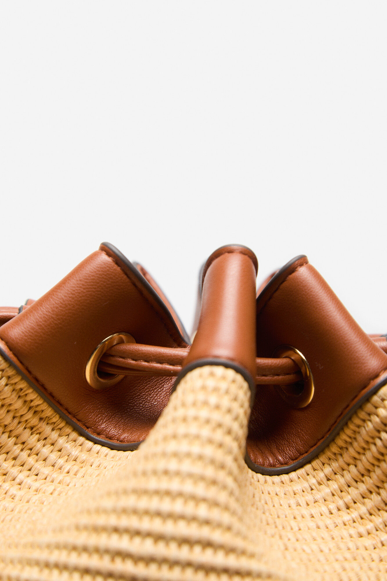 Bolso hobo fruncido rafia Bolsos de mujer Cortefiel