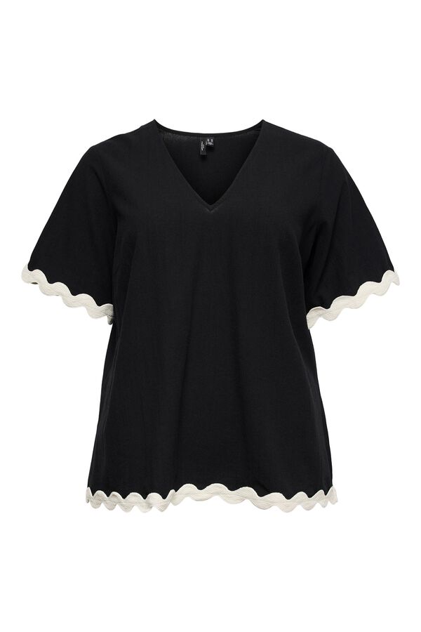 Vero Moda Curve Embroidered details plus size top Black