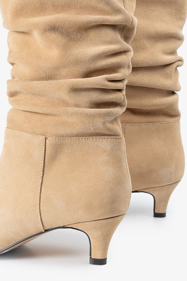 Popa Botas feminina de camurça Nirvana Castanho