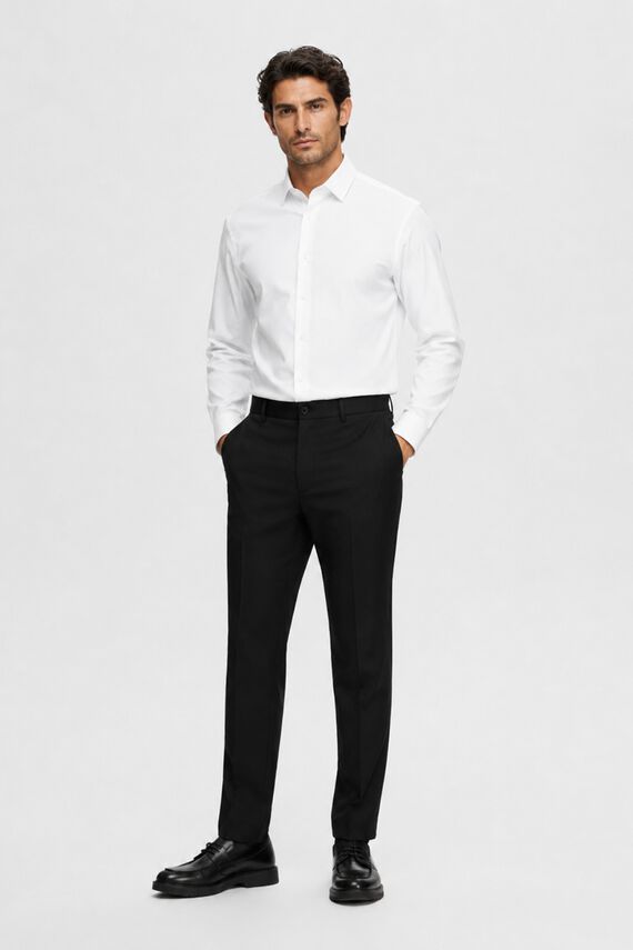 Pantalón de traje Slim Fit confeccionado con materiales reciclados.