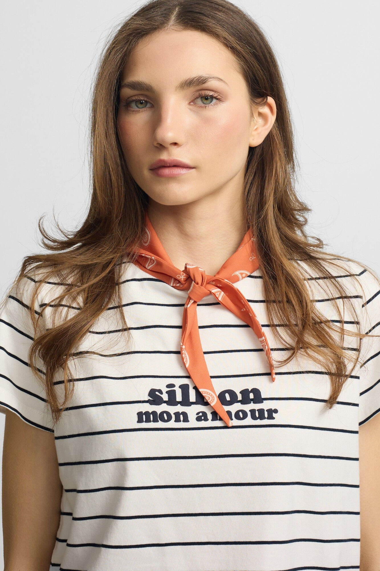 Silbon T-shirt mulher com aplica&ccedil;&atilde;o silbon bandana