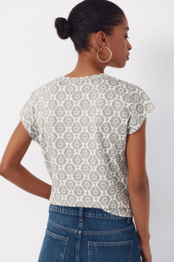 Cortefiel Basic t-shirt with gold buttons Printed brown