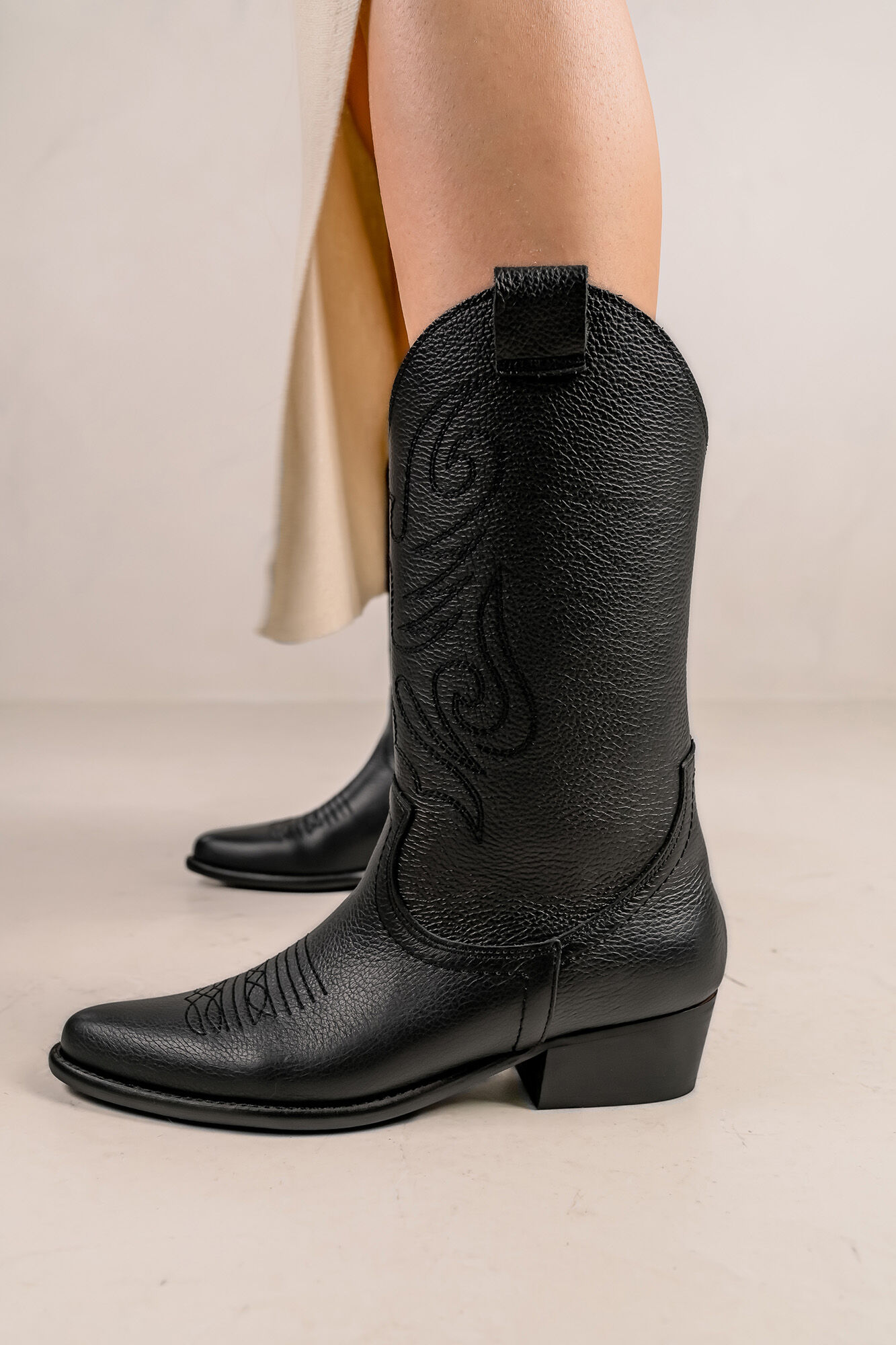 Black female cowboy boots store