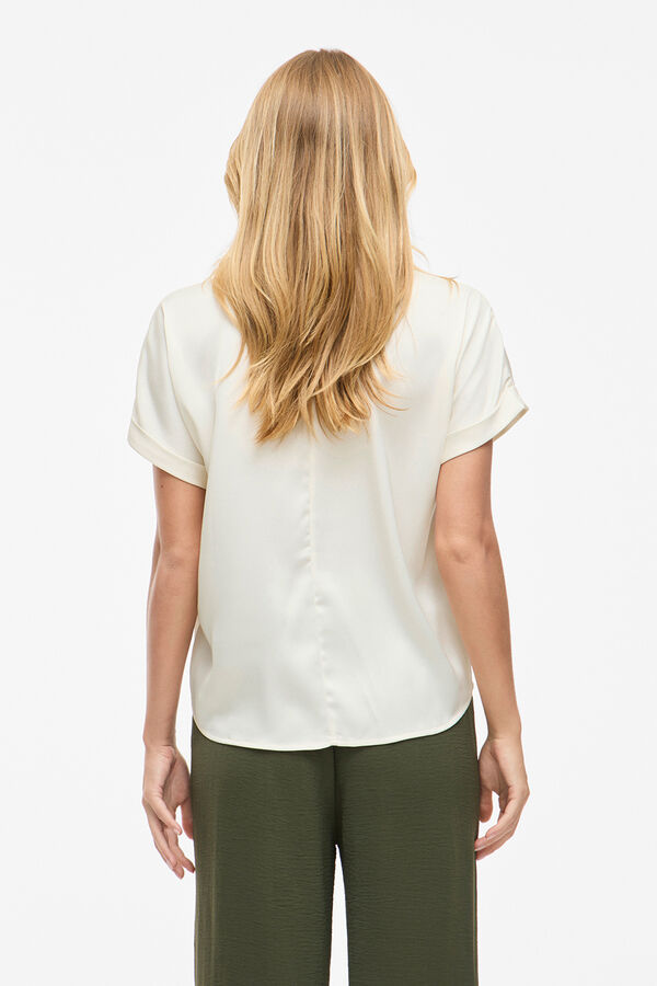 Vila Blusa acetinada de manga curta Ecru