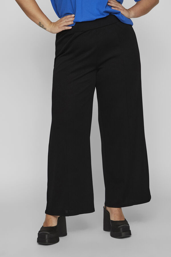 Seis pantalones holgados de Cortefiel que no marcan nada y crean looks  cómodos y bonitos