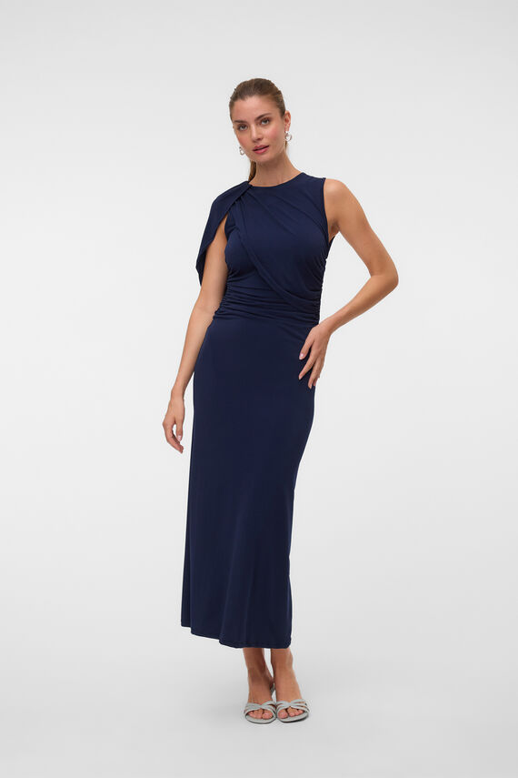 Vestido largo con diseño drapeado