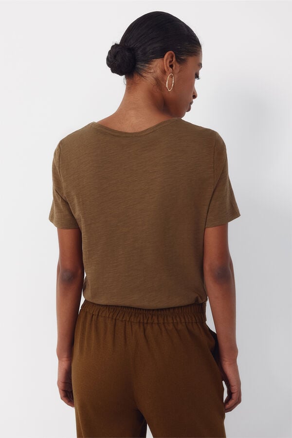 Cortefiel Camiseta canes&uacute; guipur Marr&oacute;n