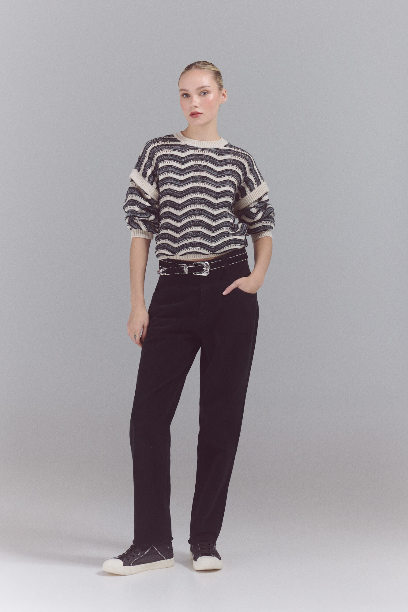 Corduroy mom pants Women s trousers Cortefiel