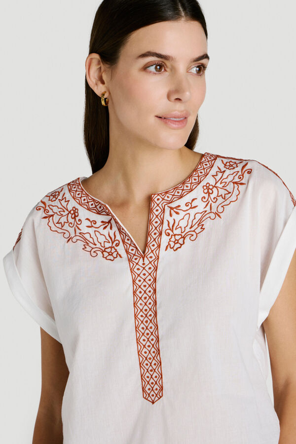 Vila Blusa de mulher com bordados em algod&atilde;o org&acirc;nico Branco