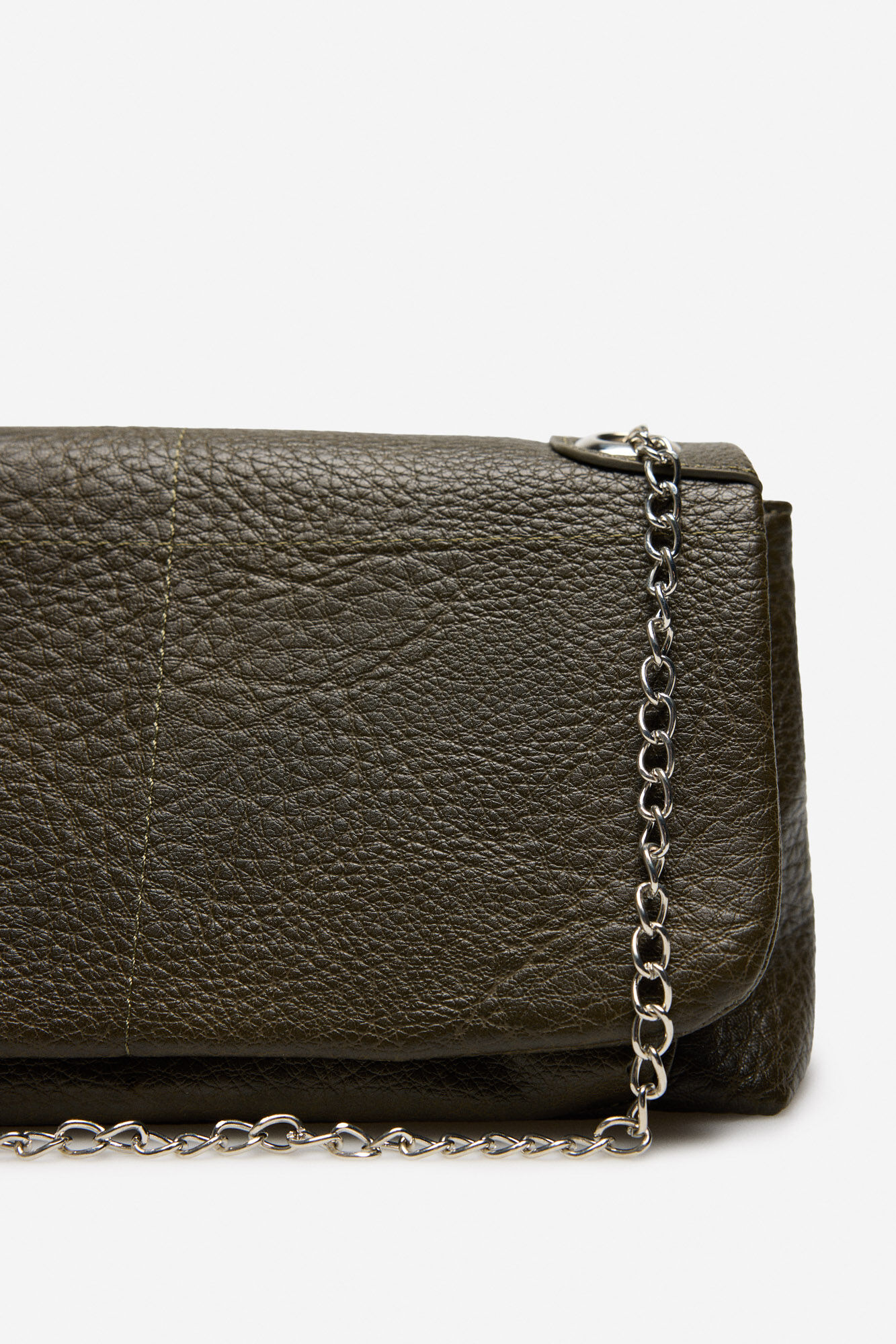 Bolso solapa cadenas Bolsos de mujer Cortefiel