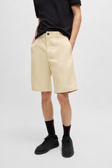 HUGO Shorts de regular fit com perna estreita e bolsos abotoados Tostado