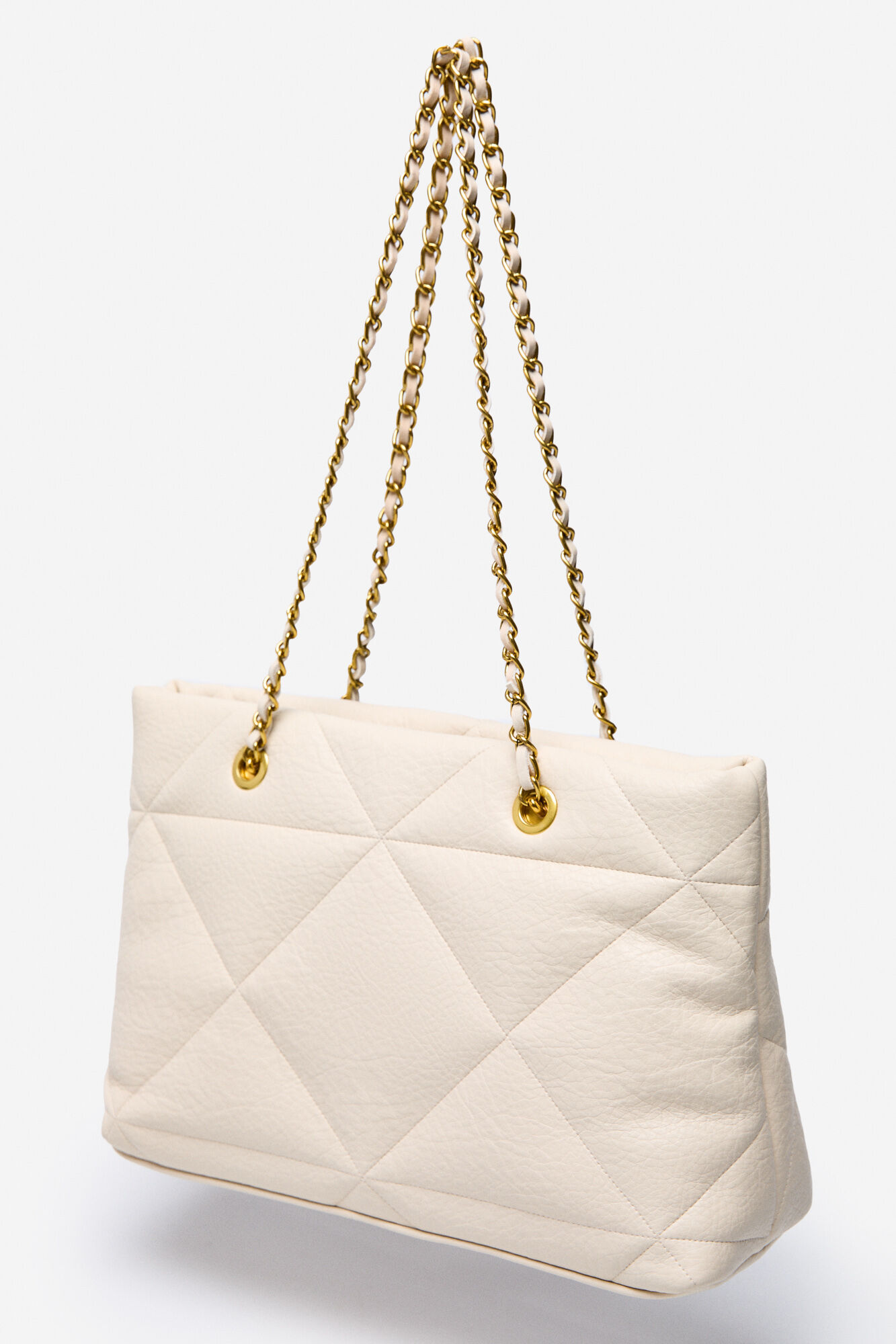 Quilted chains shopper bag Women s bags Cortefiel