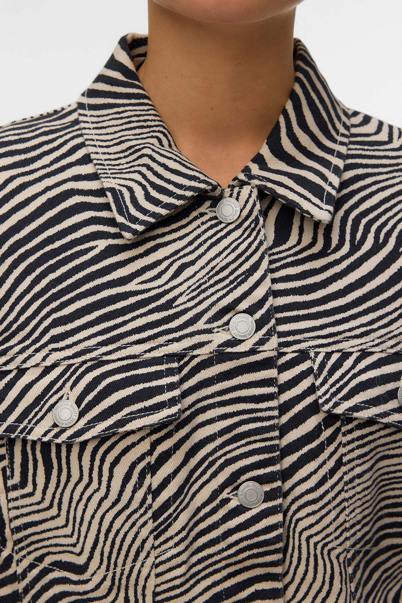 Vero Moda Cazadora estampado animal