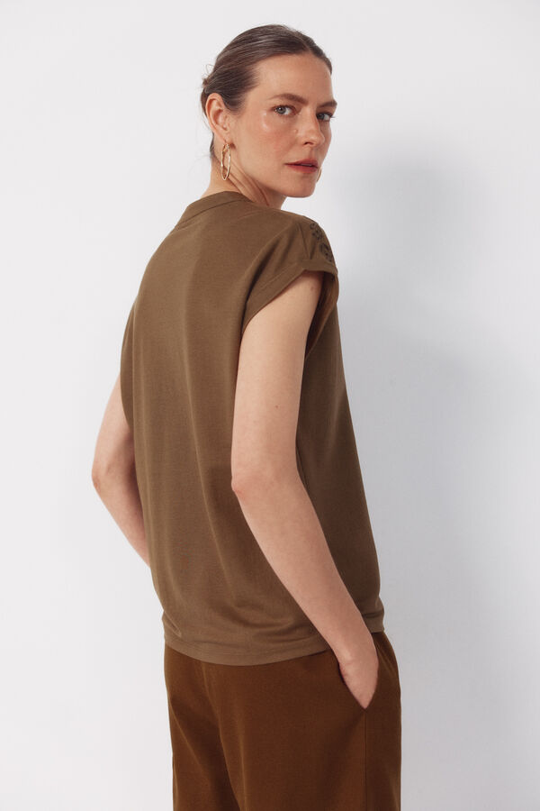 Cortefiel Stretch piqu&eacute; polo with embroidered detail Kaki