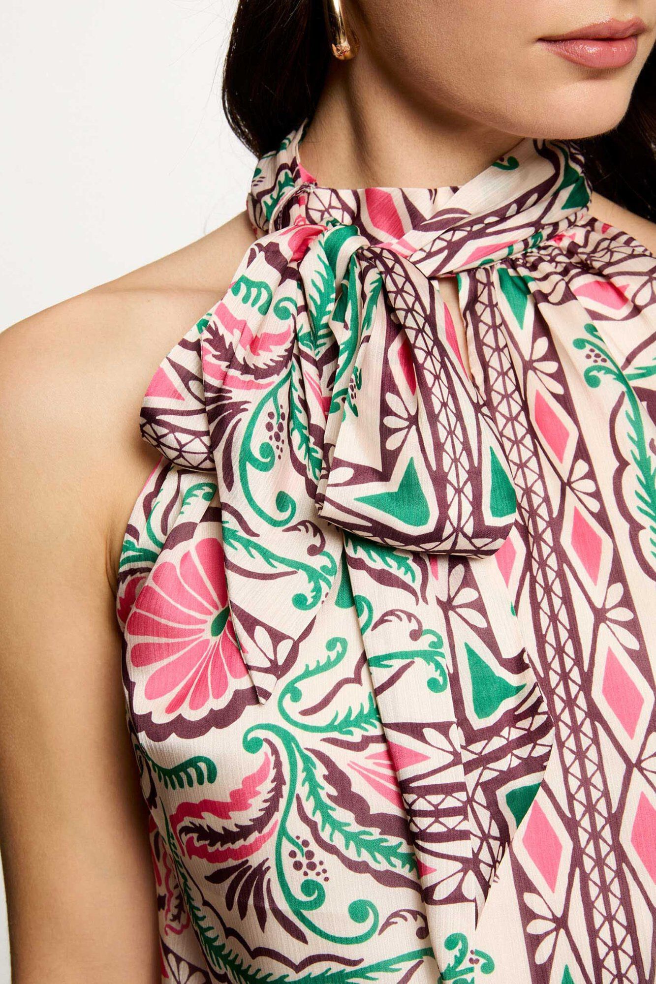 Morgan Blusa acetinada com gola alta