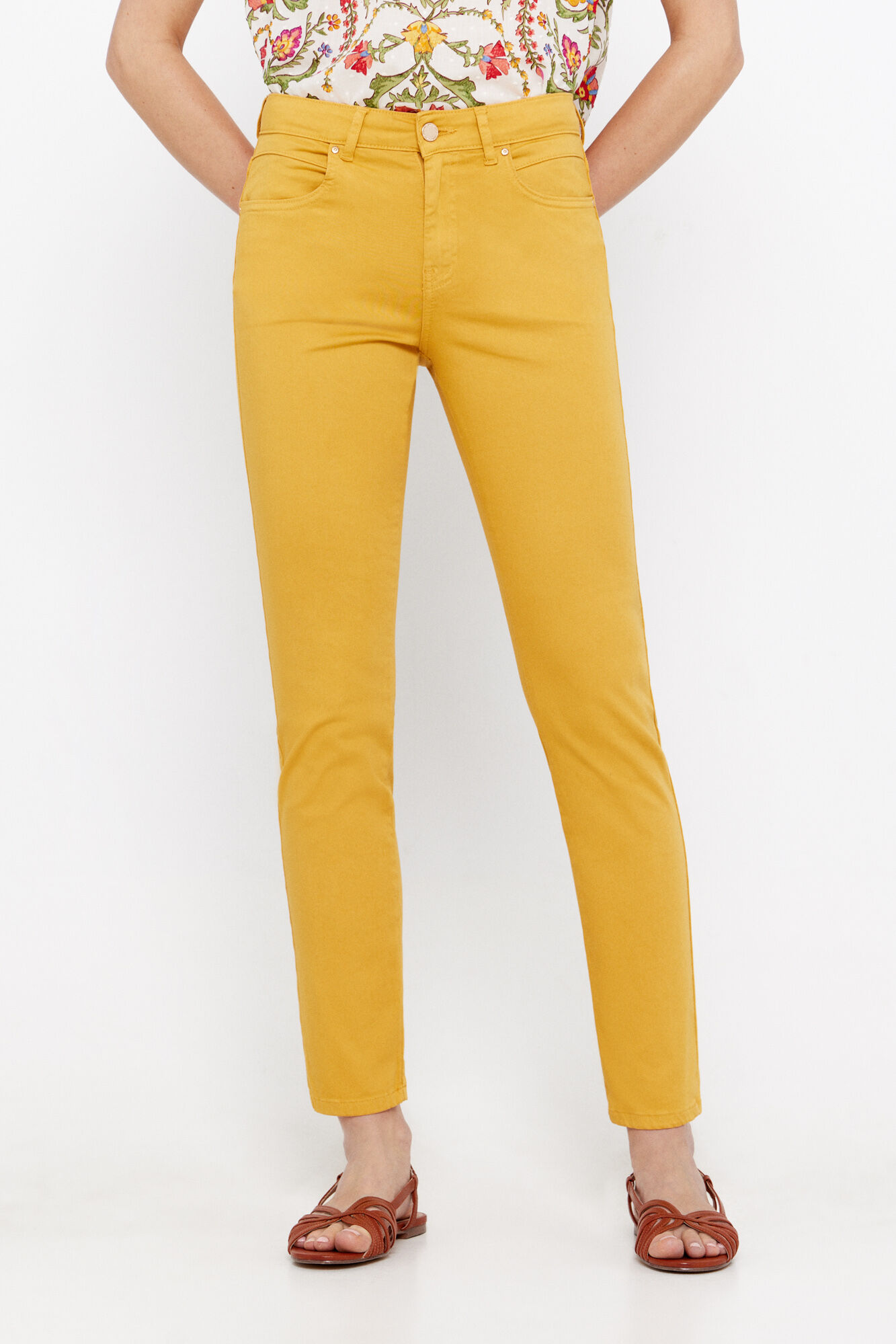 Coloured cropped fit skinny trousers Women s jeans Cortefiel
