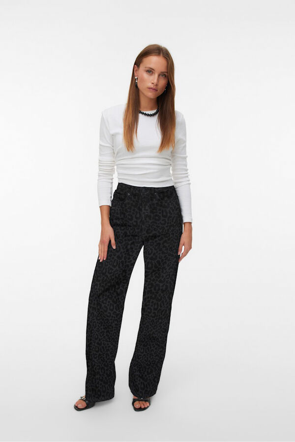 Vero Moda perna jeans larga com estampa animal  Preto