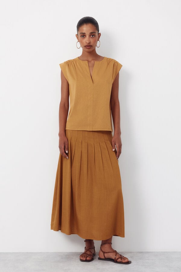 Cortefiel Embroidered back yoke t-shirt Gold