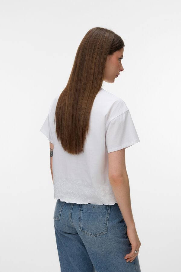 Vero Moda T-shirt b&aacute;sica com detalhe estampado na parte de baixo Branco
