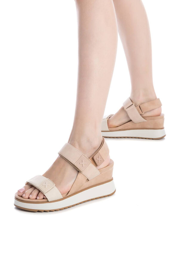 XTI Women's wedge sandal with adhesive strap Nude