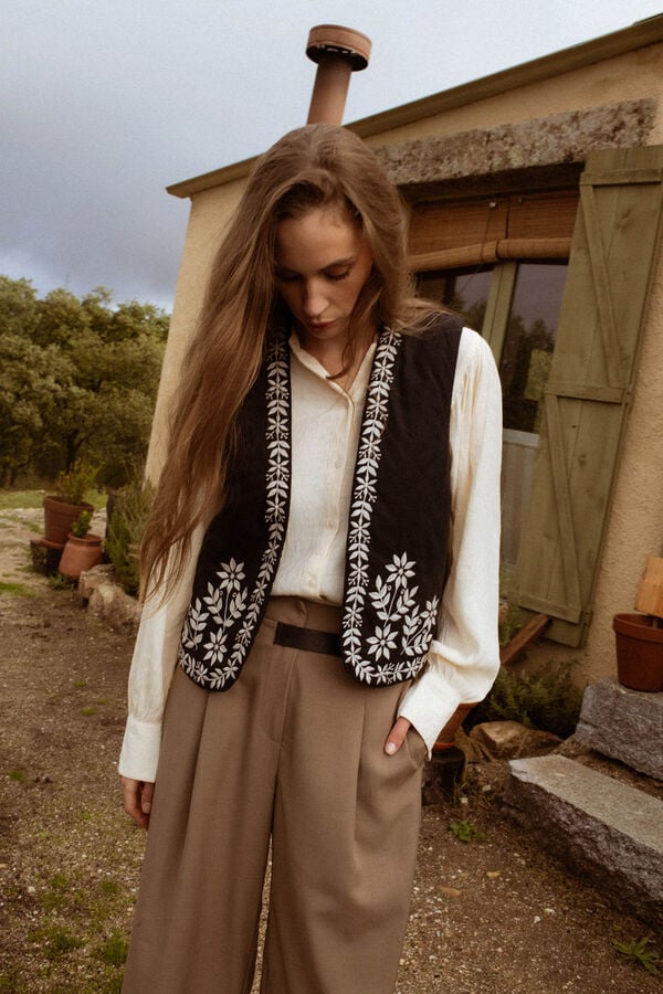 Vila Pantal&oacute;n vestir ancho Marr&oacute;n