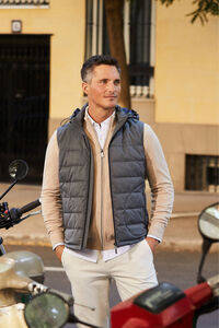 Cortefiel Quilted hooded gilet Grey