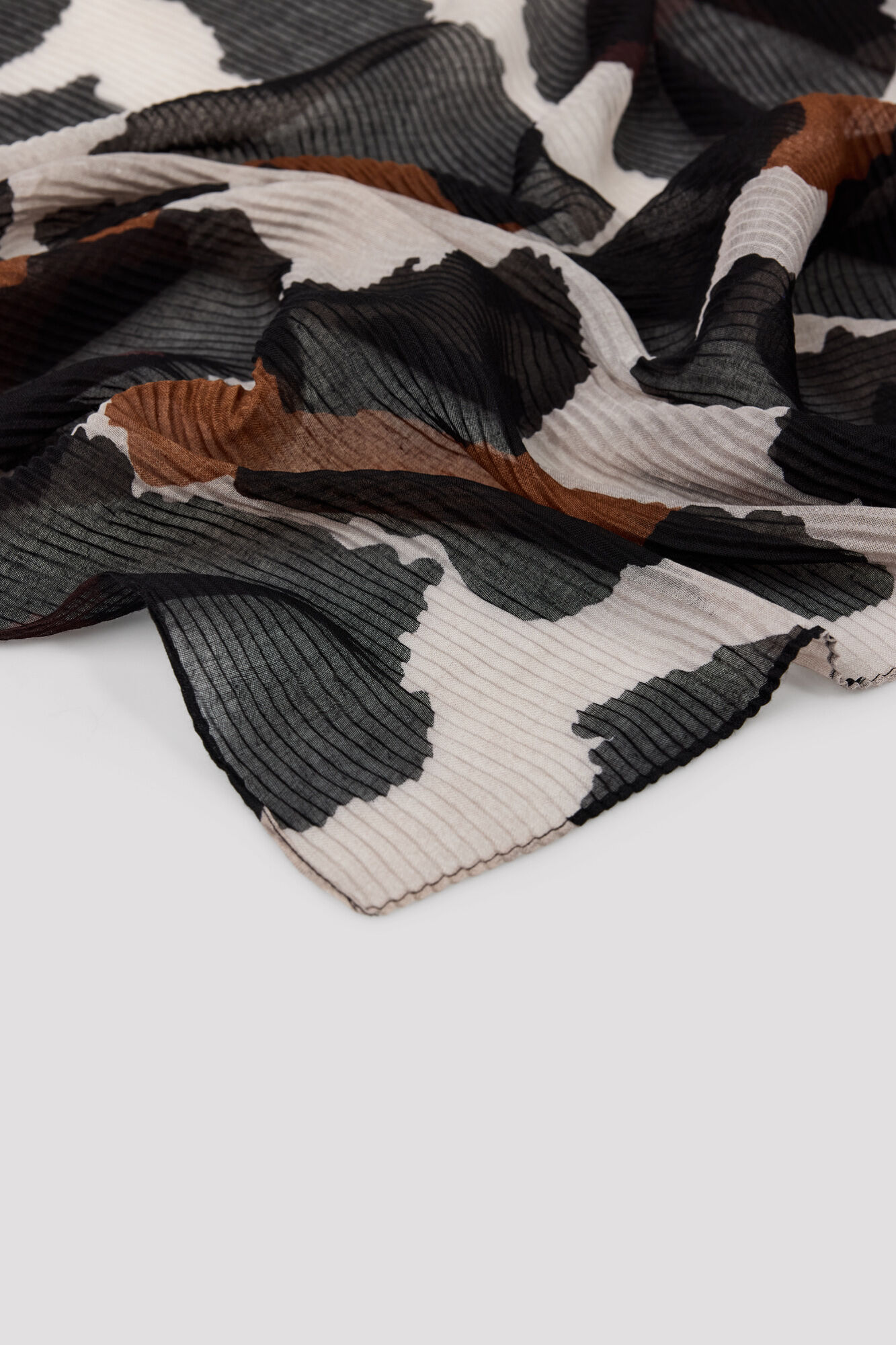 Cortefiel Leopard print pleated scarf