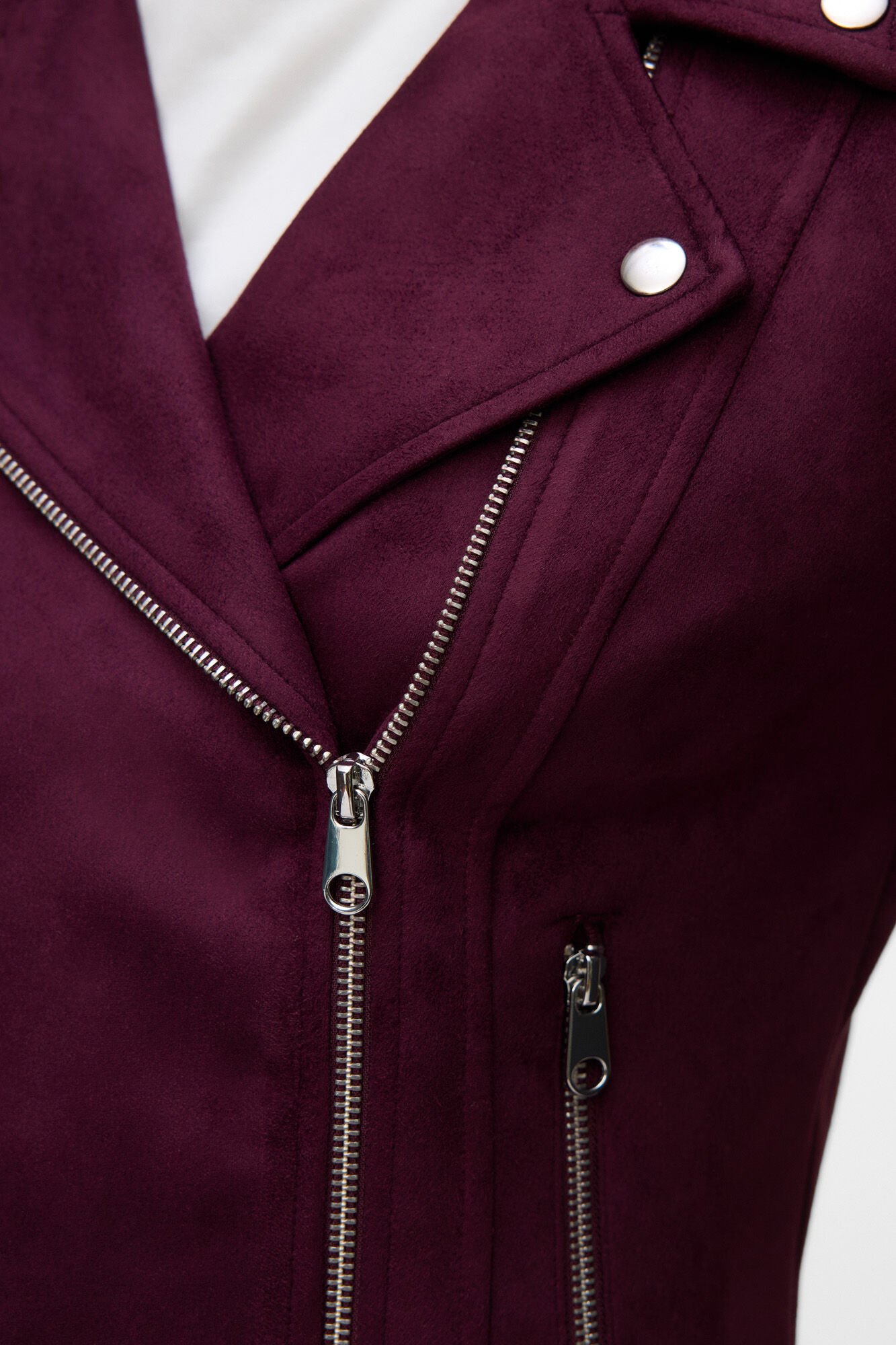 Vero Moda Blus&atilde;o de camur&ccedil;a com tachas