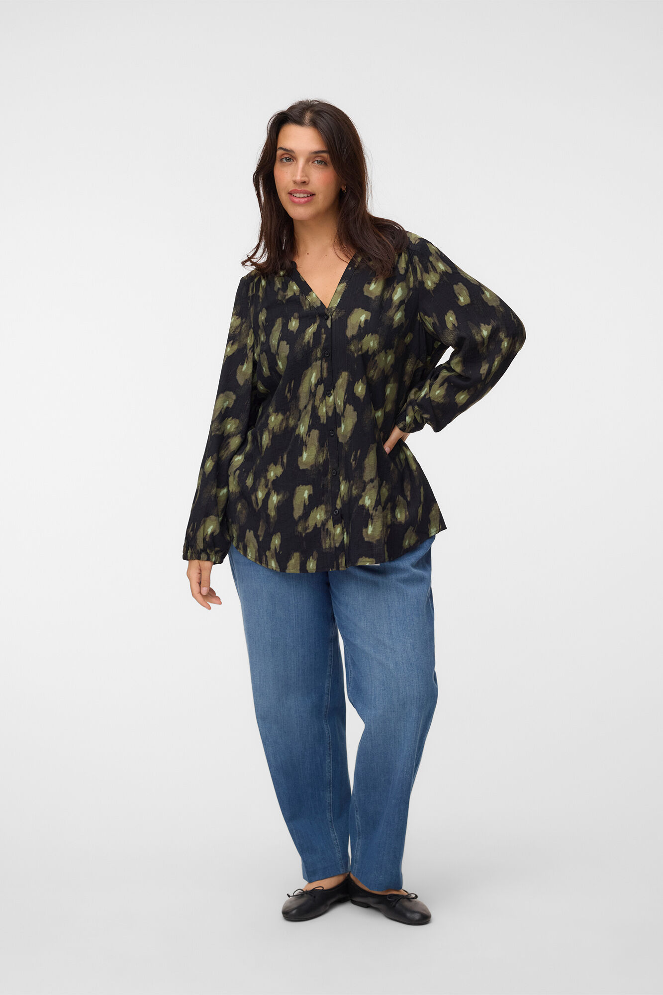 Vero Moda Curve Blusa estampada de corte fluido