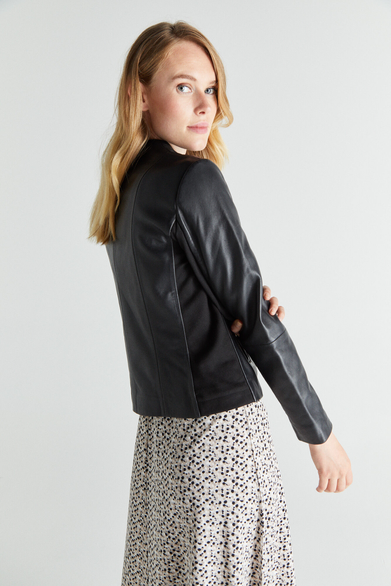 Cazadora de piel combinada punto Chaquetas de mujer Cortefiel