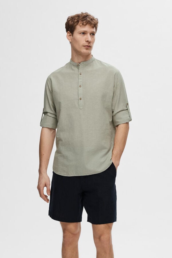 Cortefiel Shirt in linen and recycled cotton with a mandarin collar and multiway sleeves.  Green