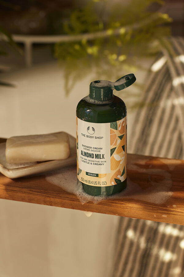 The Body Shop Gel de banho cremoso de leite de am&ecirc;ndoa 250ml Multicolorido