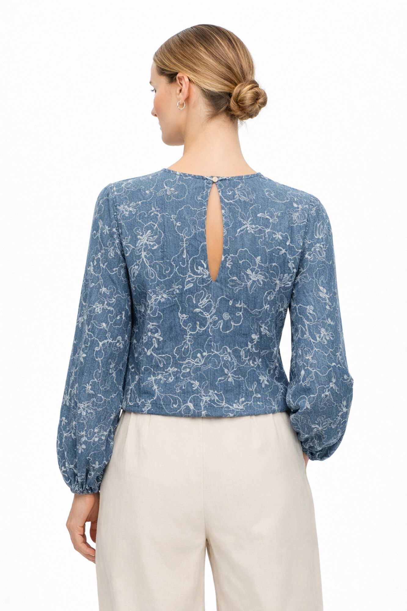 Object Top em tecido bordado