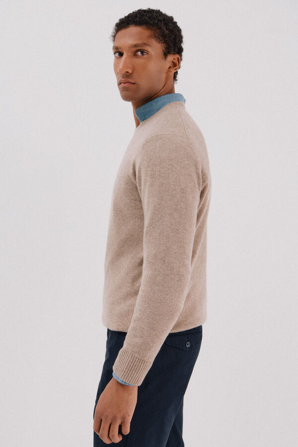 Cortefiel Lambswool jumper with round neck Camel