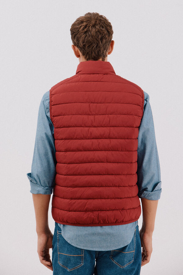 Cortefiel Ultra-light quilted gilet Maroon