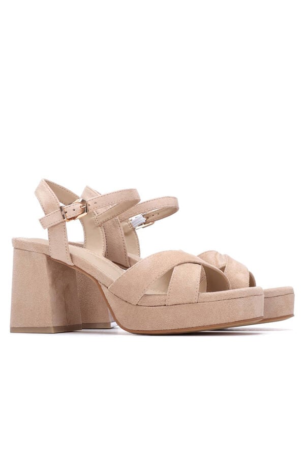 XTI Sand&aacute;lia salto grosso e plataforma Tostado