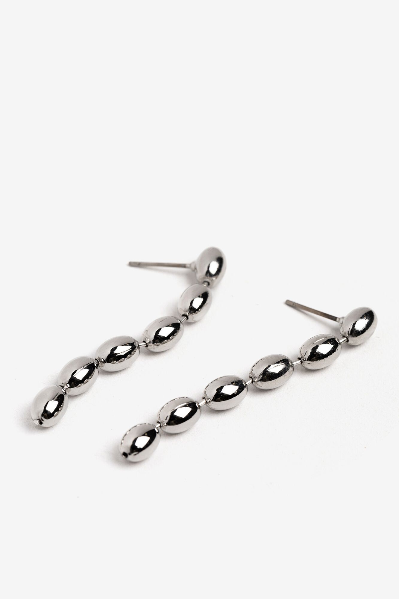 Vilanova Pendientes Largos con Cuentas Met&aacute;licas