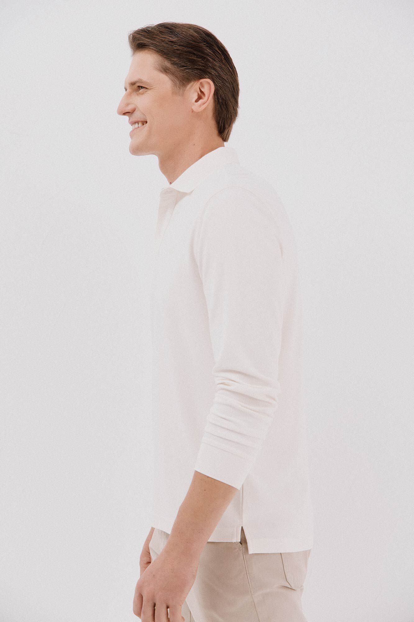 Cortefiel <br>-Regular fit<br>-Tejido estructura piqu&eacute;<br>-Manga larga, tapeta con botones y logo bordado en el pecho<br>-pu&ntilde;os camiseros con bot&oacute;n<br>-Al comprar nuestros productos de algod&oacute;n est&aacute;s apoyando nuestra inversi&oacute;n en la iniciativa Better Cotton. Es