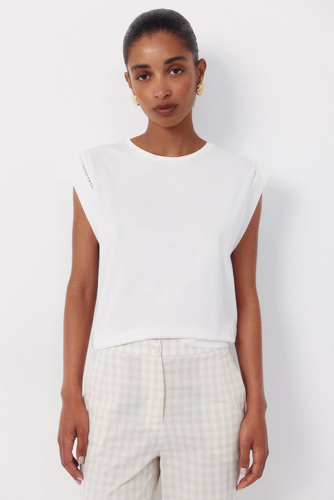 Cortefiel T-shirt with lace trim at the armhole