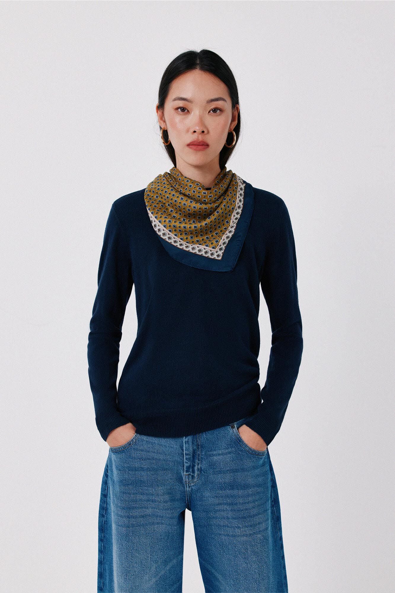 Cortefiel Satin-finish scarf
