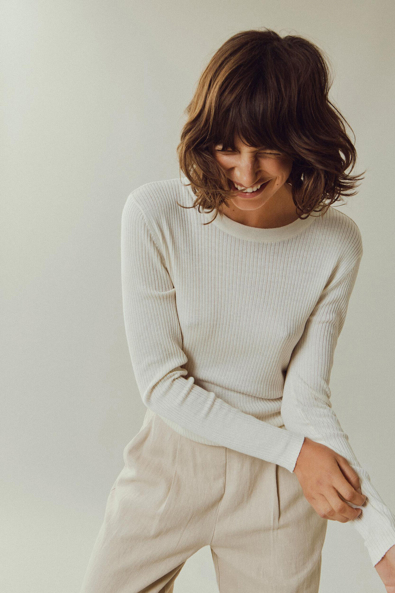 Vila Cal&ccedil;as plissadas de linho