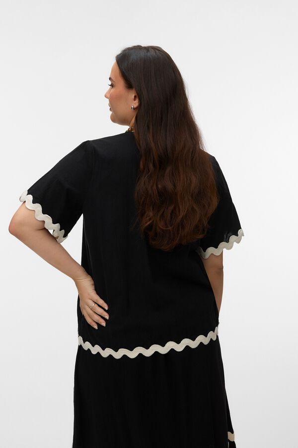 Vero Moda Curve Embroidered details plus size top Black