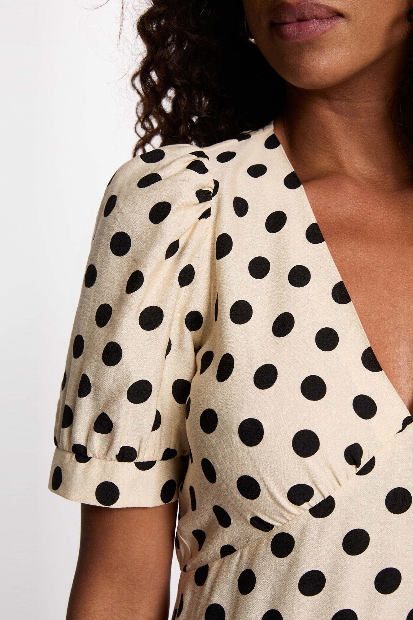 Morgan Vestido midi com mangas bufantes