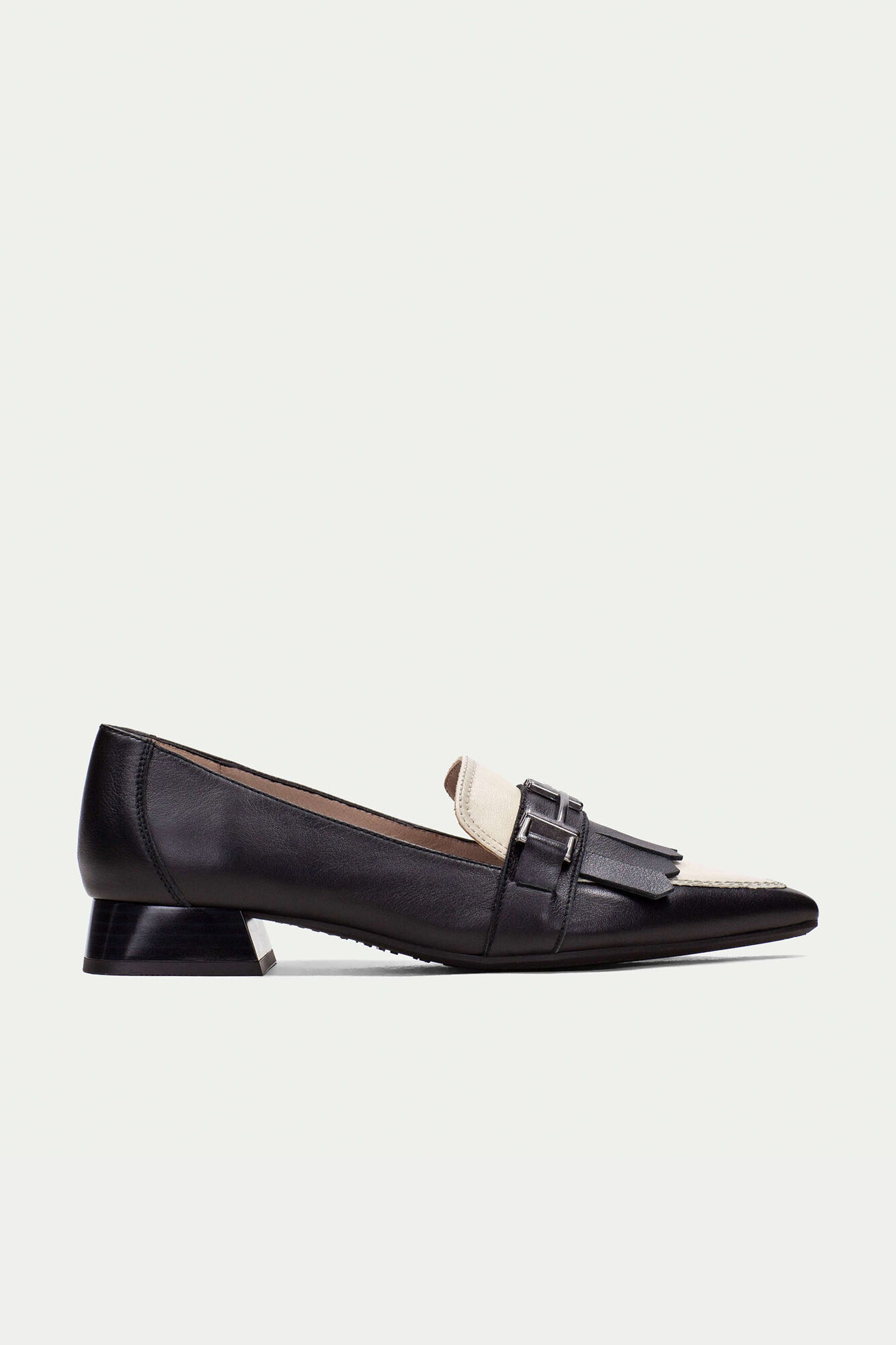Zapato punta flecos Dali Zapatos de mujer Cortefiel