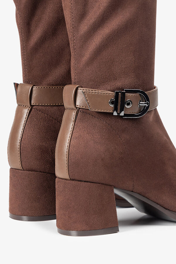 Popa Botas Flare de Camur&ccedil;a Feminina Castanho