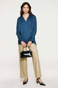 Selected Blusa gola V com detalhe metálico 