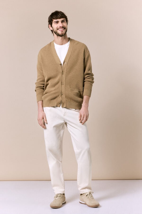 OOTO Casaco de malha com estrutura em bico e bot&otilde;es Castanho