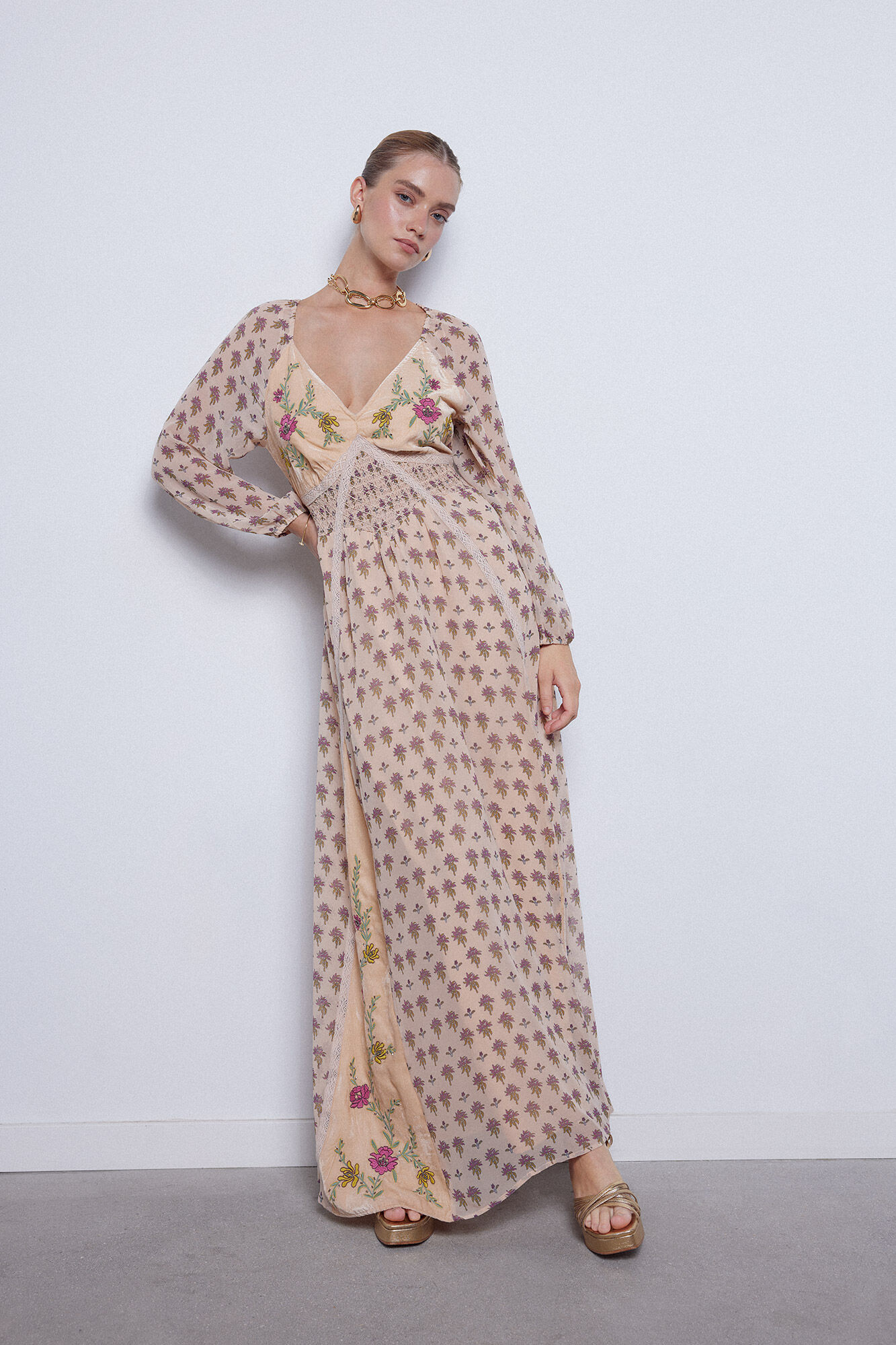 Vestido estampado bordado