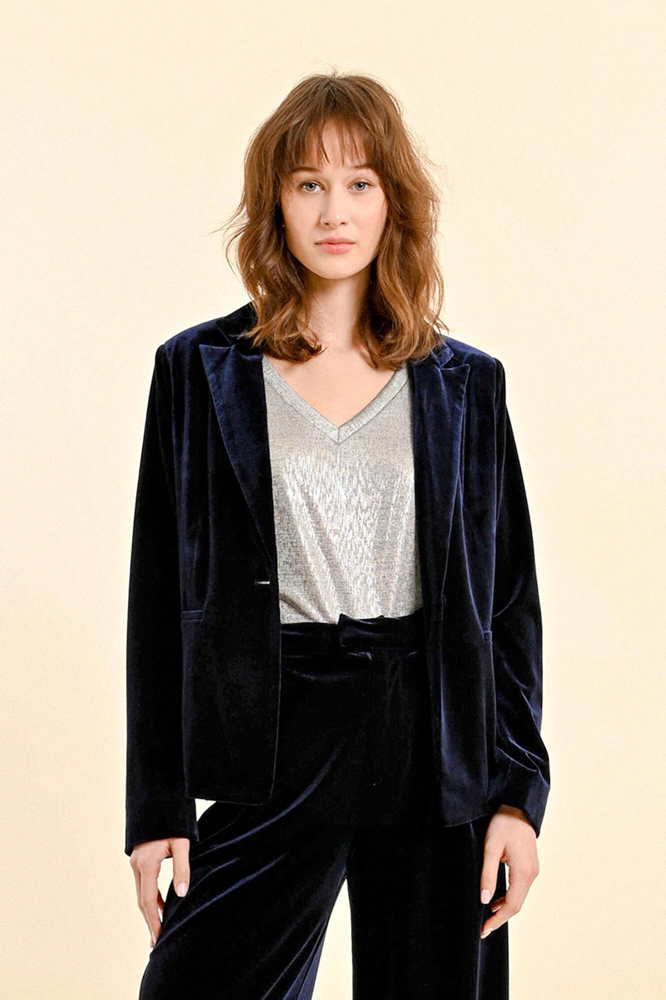 Blazer de mujer de terciopelo con cuello y solapa Americanas y blazers de mujer Cortefiel