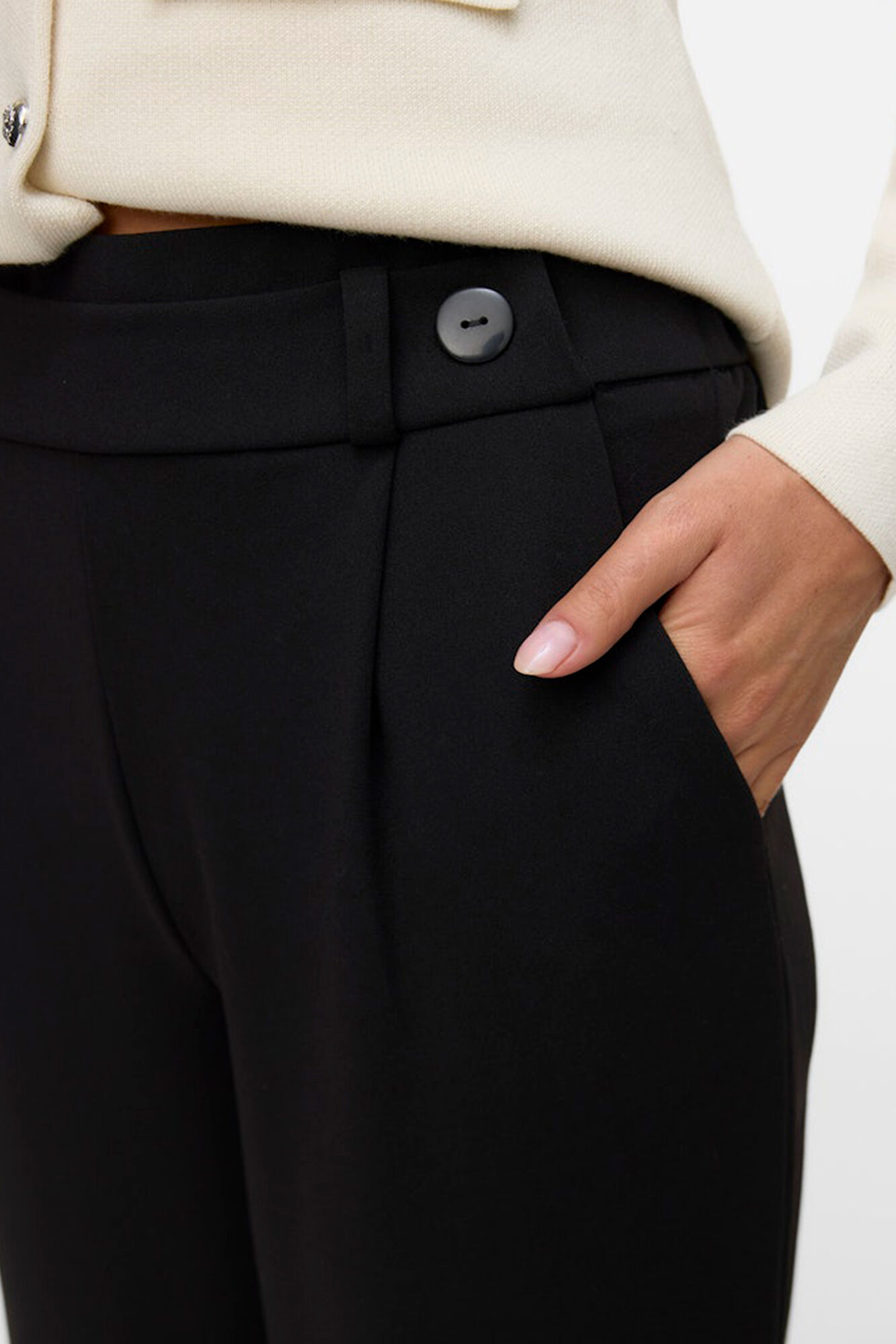 Vero Moda Cal&ccedil;as compridas com bot&otilde;es